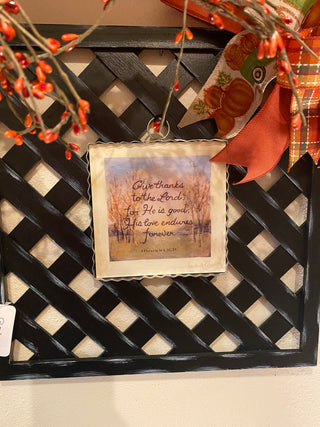 Black Lattice Display Board