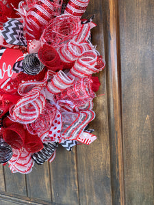 Wreath Mesh Valentine Love Stripe