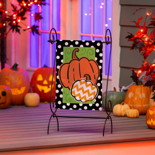 Garden flag with polka dots and pumpkins
