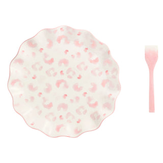Pink and white patterned plate on a white background, Leopard Cookie Plate

Add a dash of playful elegance to your kitchen with this charming 2-piece cookie set.