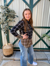 Load image into Gallery viewer, Cozy Black Brown Dipped Flannel