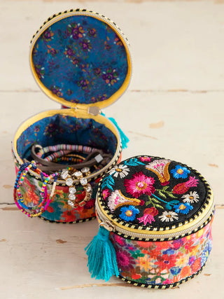 Jewelry Round Blk Folk Flwer
