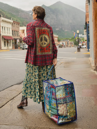 rolling-tote-blue-patchwrk