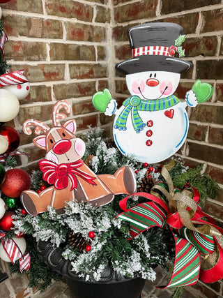 Decorative snowman post with scarf and smile