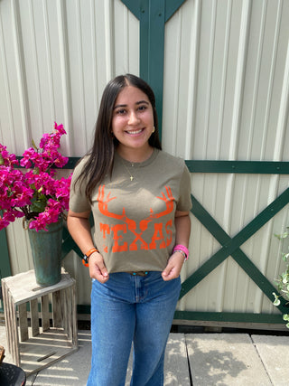 Get ready for the upcoming Deer Season with Texas Antlers! Show off your bold and adventurous spirit with our exclusive design in Heather Olive. 
