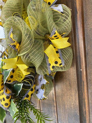 Wreath Mesh Bee Humble and Kind