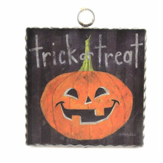 Square Roundtop charm with 'trick or treat' and a jack-o-lantern
