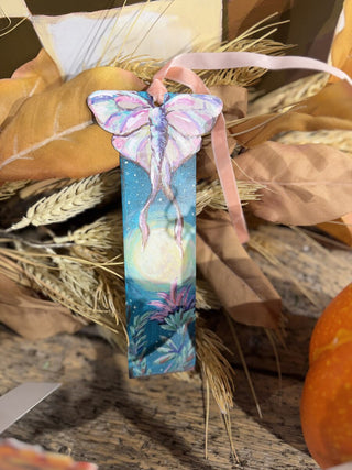 fall-moth-bookmark