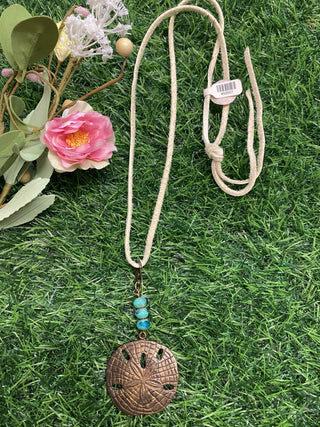 Necklace with a decorative sandollar pendant 