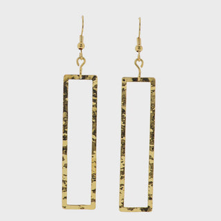 Pair of gold rectangular earrings 
