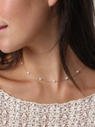 Dainty Jewel Necklace Wht Pearl