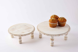 white-pedestal-sm