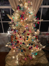 Load image into Gallery viewer, Tinsel Tree 4ft Prelit